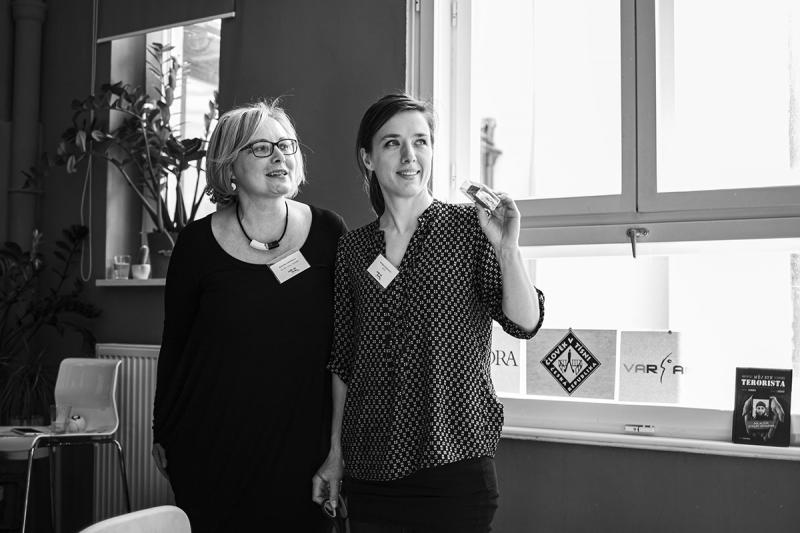 Kateřina Sobotková (Člověk v tísni) a Kristýna Hejzlarová (ADRA) vedly společné setkání Světové školy. (Autor: Kateřina Lánská)