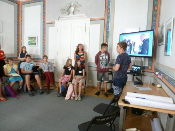 Světové školy v Třebenicích a v Sedlčanech